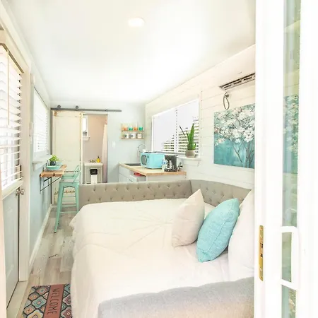 Villa The Container Retreat @ 290 Wine Trail #1 Escape To Hye, Tx